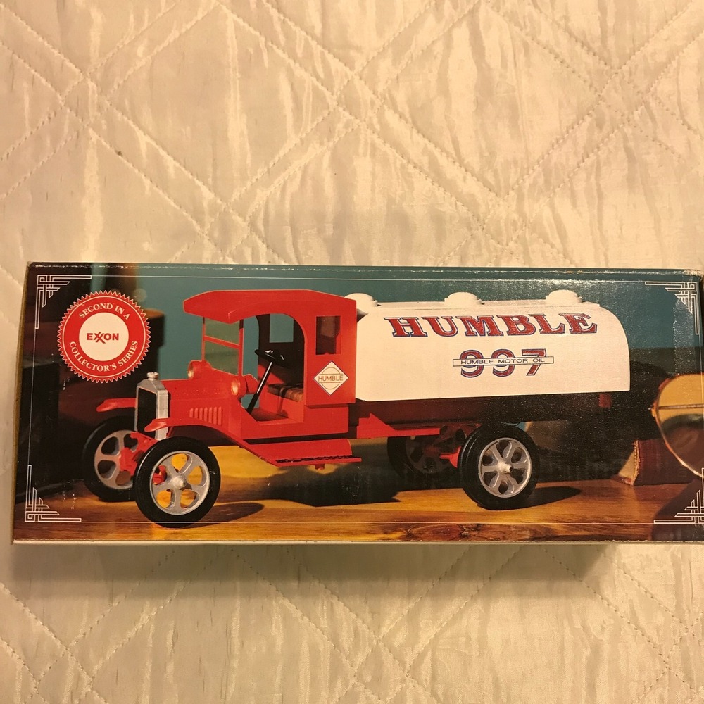 Exxon Humble 997 1918 Motor Oil Tanker Truck‎ Bank